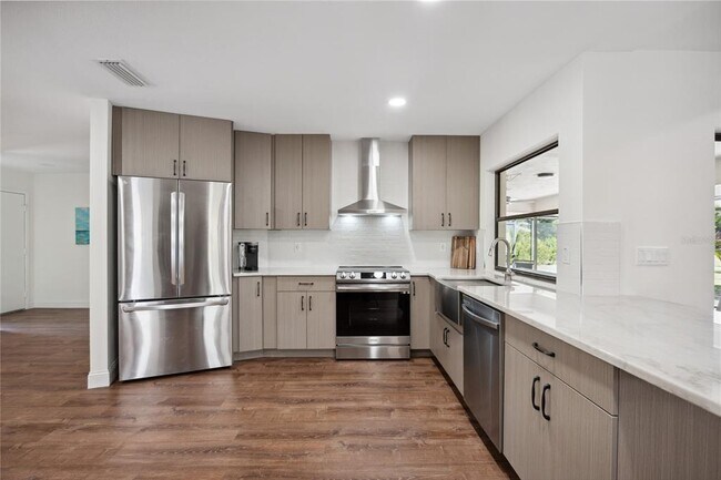 Building Photo - 456 Yacht Harbor Dr