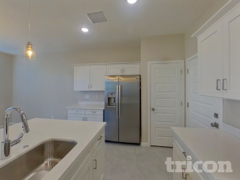 Building Photo - 1314 N Parkcrest