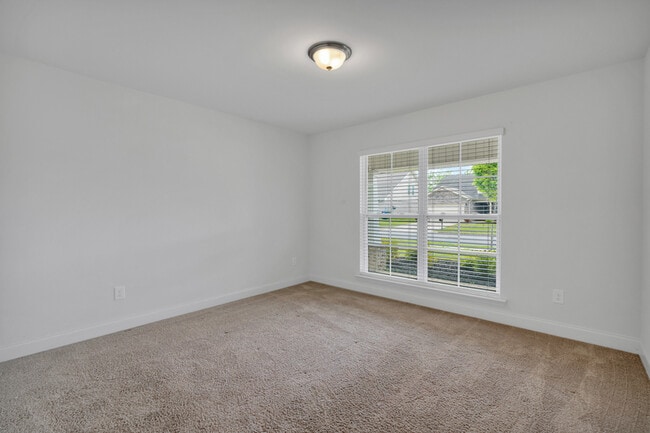 Building Photo - 2452 Belltown Dr SW