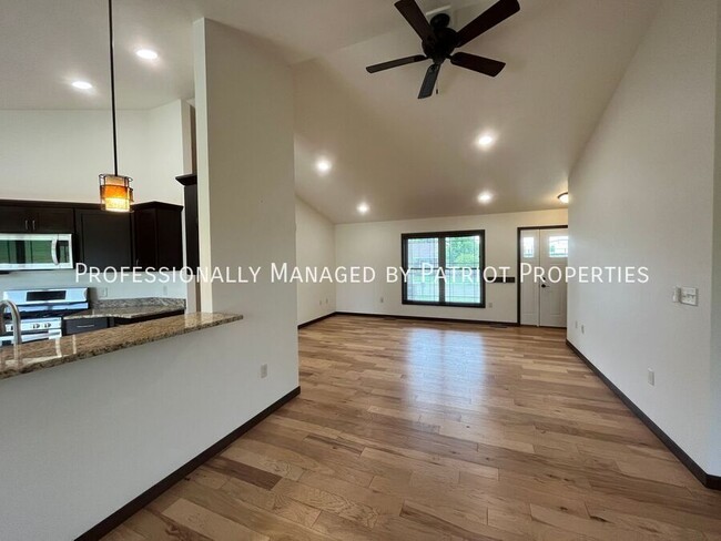 Building Photo - 245 Alyssa St