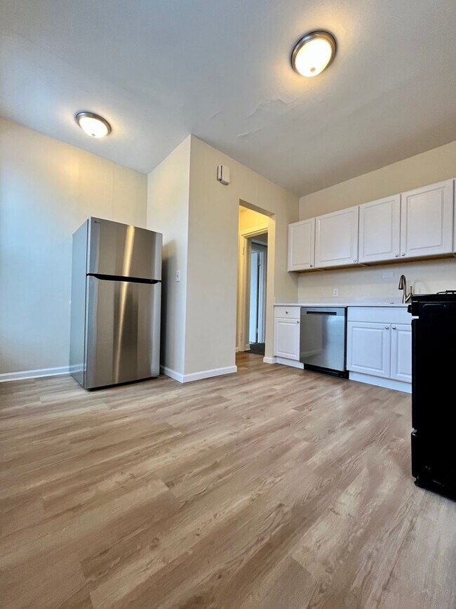 Building Photo - 104 Linwood Ave