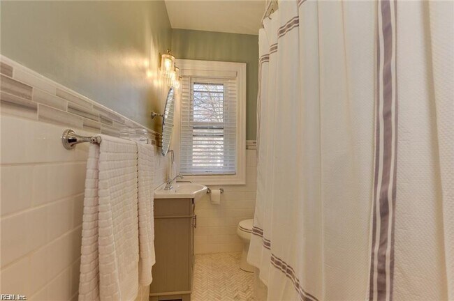 Building Photo - 632 Redgate Ave