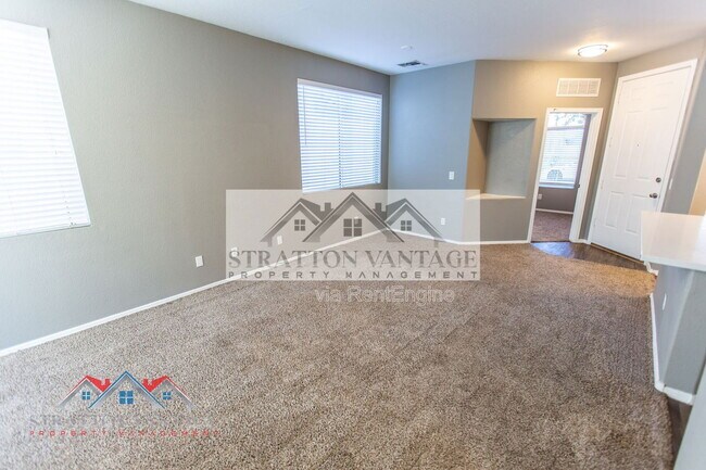 Building Photo - 1131 E Ferrara St