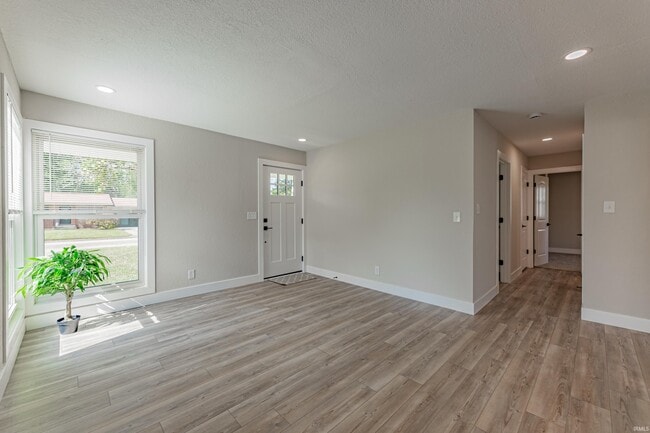Building Photo - 1719 Crystal Ct