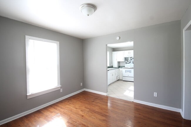 Building Photo - Rossville Home  2 bed 2 bath