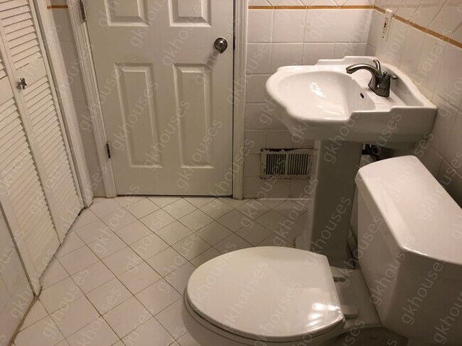 Building Photo - 2570 Northside Dr NW