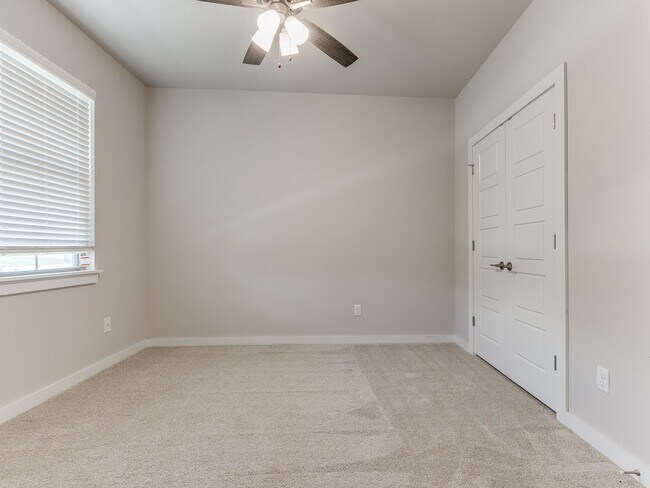 Building Photo - 1463 Hickory Trl