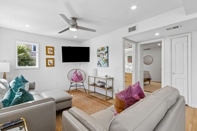 Building Photo - Steps to the Ocean! 3/3, 2198sq', Ocean View, Furnished