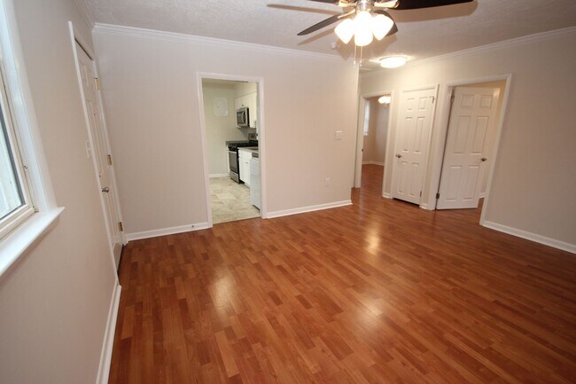 Building Photo - Renovated 2 Bedroom, 1 Bath Single-Family Home