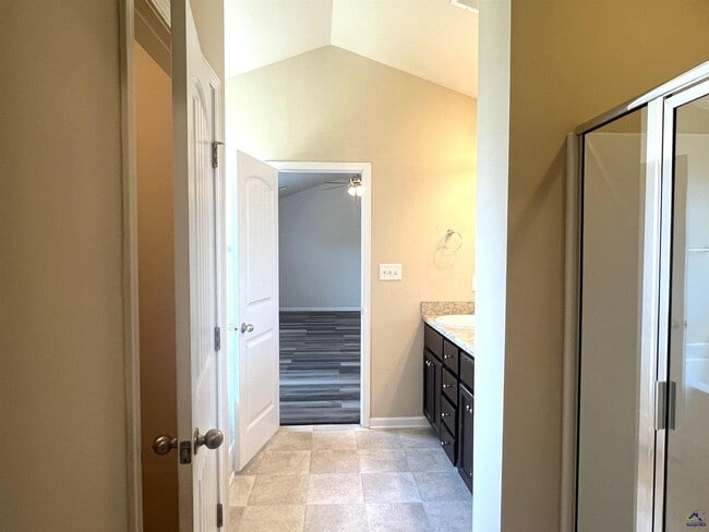 Building Photo - 807 Citrona Dr