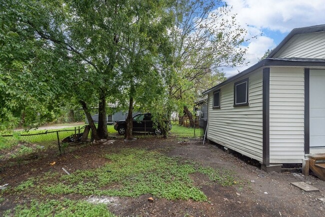 Building Photo - 2425 Fayle St