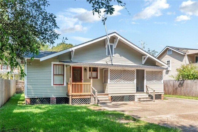 Building Photo - MIDTOWN COTTAGE