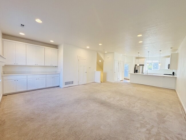 Building Photo - 3883 Komenda Ct
