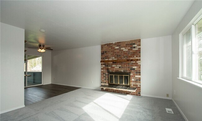 Building Photo - Gig Harbor Home on Oversized Lot