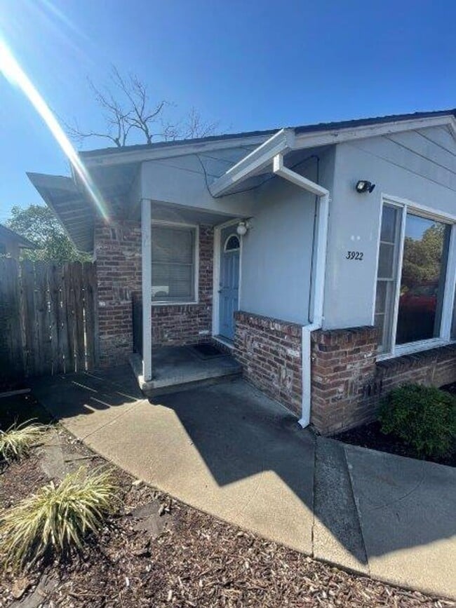 Building Photo - Cute Arden Park 2 Bedroom