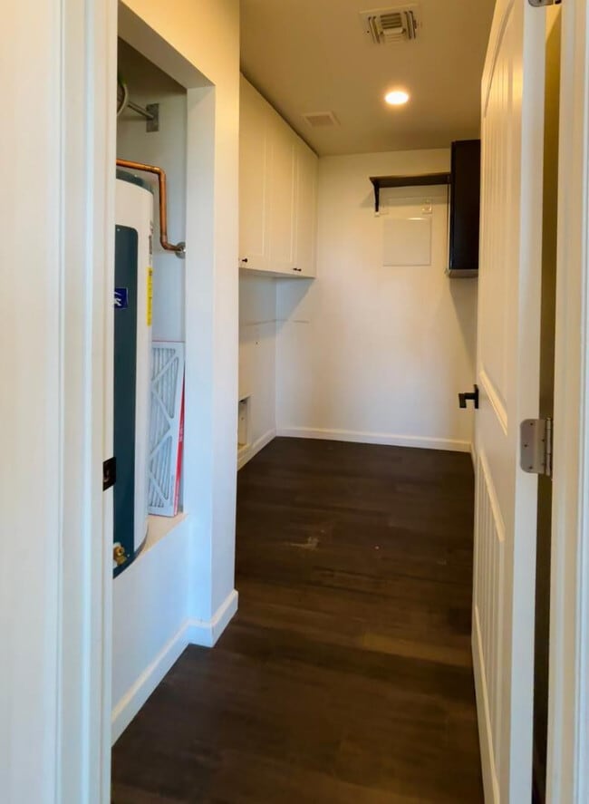 Building Photo - 1750 W Pearce Rd