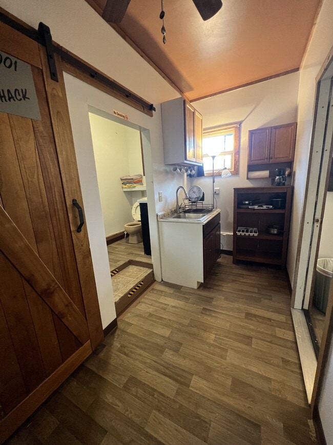 Building Photo - 608 4th Ave