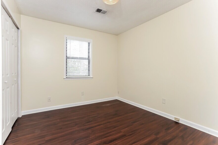 Building Photo - 496 Jaywood Dr