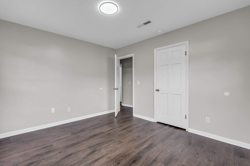 Building Photo - 141 Babs Dr