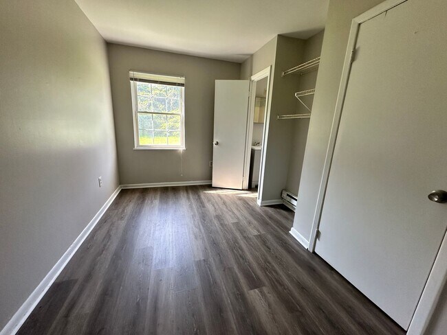 Building Photo - 7560 Bellehaven Dr