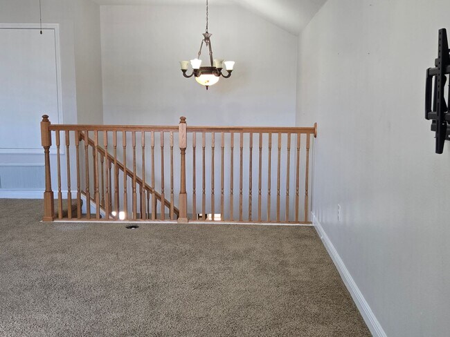 Building Photo - Freshly Painted 4BR/2BA Pool Home with Screened Pool & Spa – Move-In Ready!