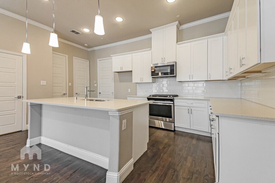 Building Photo - 2805 Lindale Dr