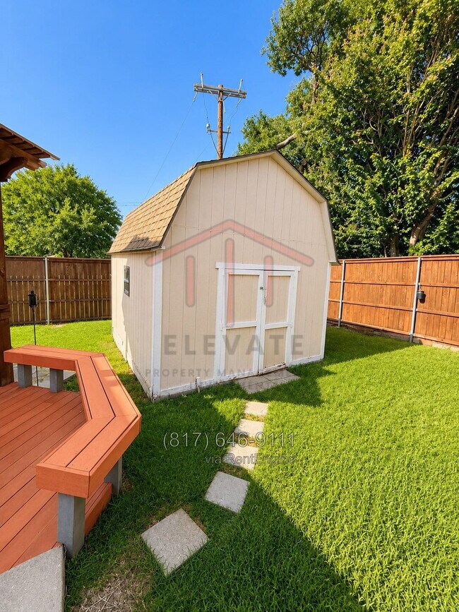 Building Photo - 2117 Pinwood Cir