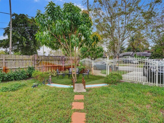 Building Photo - 15455 N Miami Ave