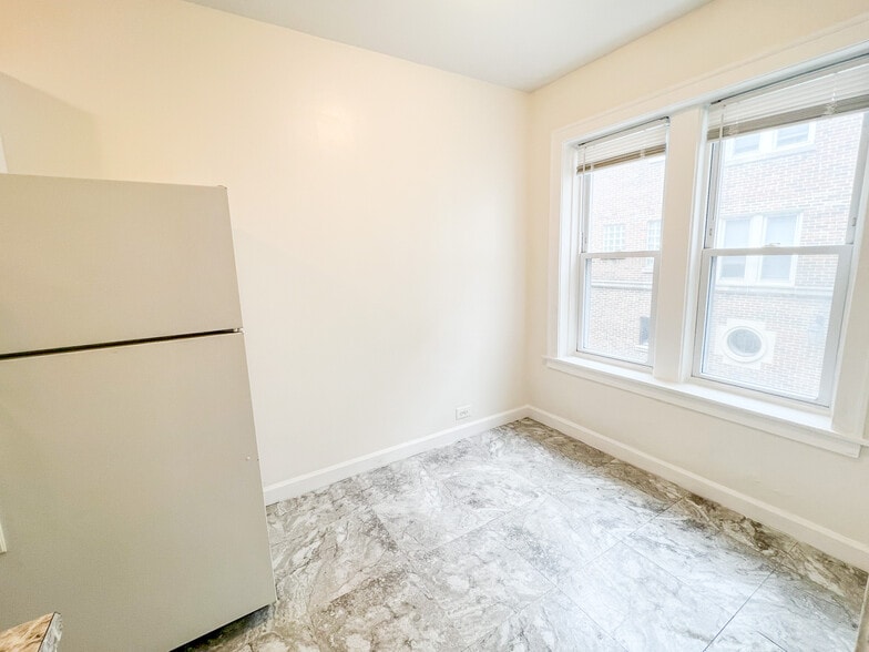 Building Photo - 5051 N Glenwood Ave