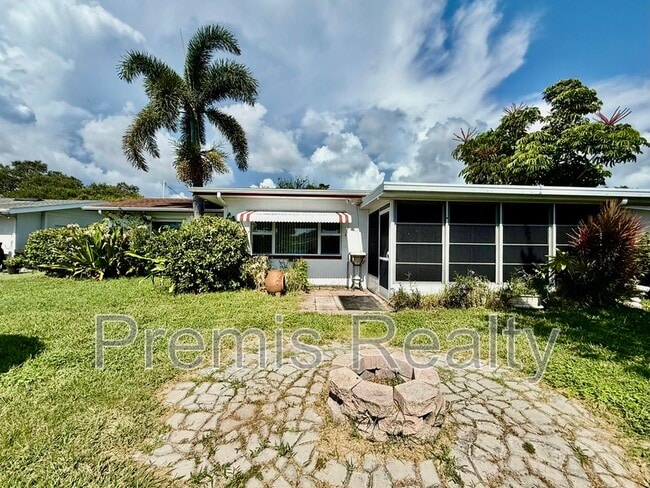 Building Photo - 1229 Lazy Lake Rd W