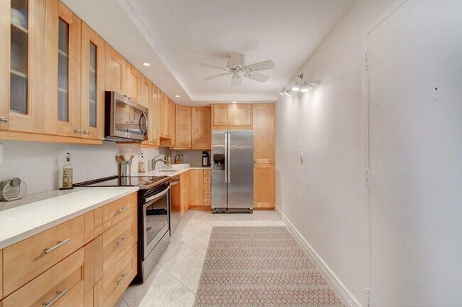 Building Photo - 3221 S Ocean Blvd