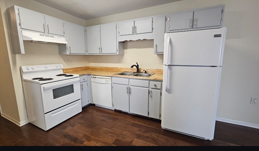 Building Photo - 2966 Landmark Ct NE