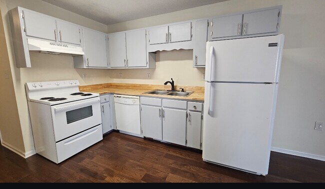 Building Photo - 2966 Landmark Ct NE