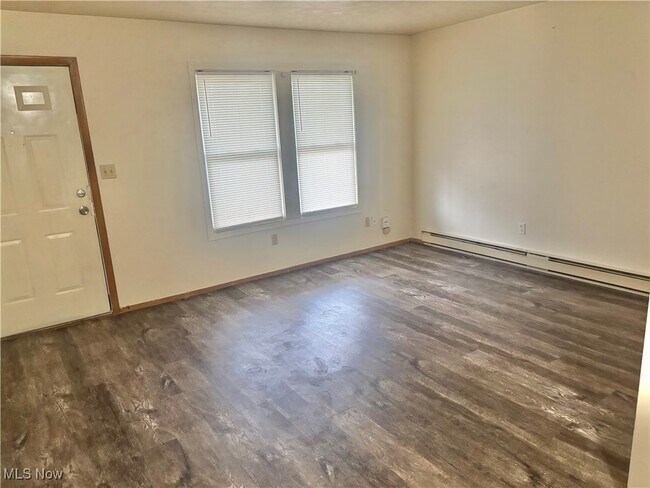 Building Photo - 787 E Wilbeth Rd
