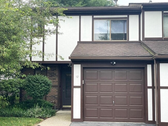 Building Photo - 12 Sunstone Dr