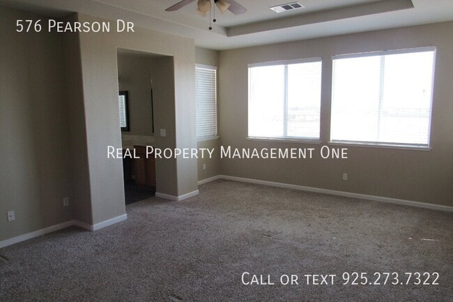 Building Photo - 576 Pearson Dr
