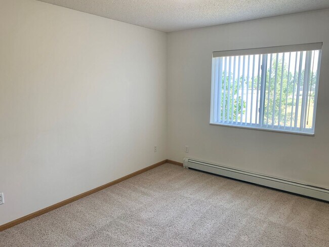 Building Photo - Walk Out Patio - 2 Bedroom 2 Bath