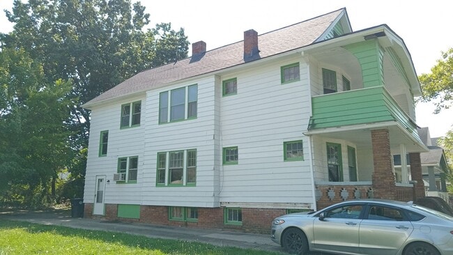 Building Photo - 3645 E 153rd St