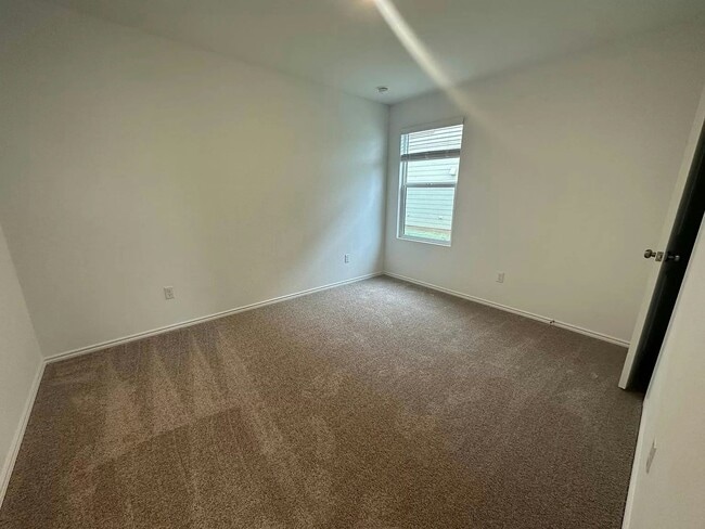 Building Photo - 280 Amber Gln