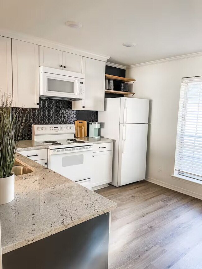 Building Photo - 253 E Stephenson St