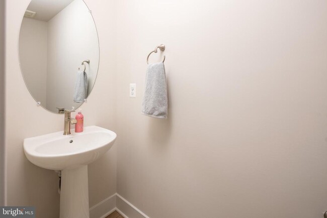 Building Photo - 7312 Red Pond Ct