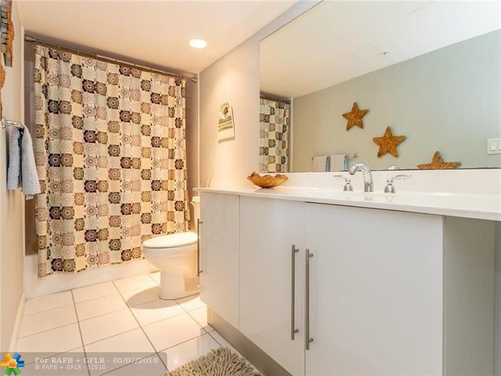 Building Photo - 3000 S Ocean Dr