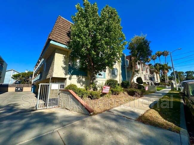 Building Photo - 26114 Belle Porte Ave