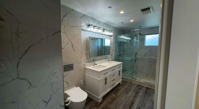 Building Photo - Move in Special! 2 Weeks free!  Home for R...