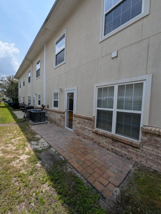 Building Photo - 1537 Bentley Cir
