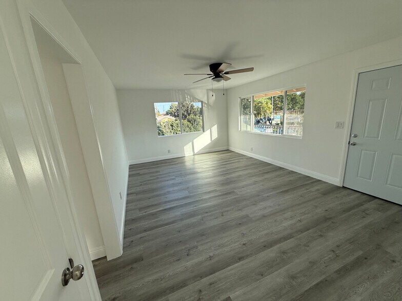 Building Photo - 3275 Saturn Ave