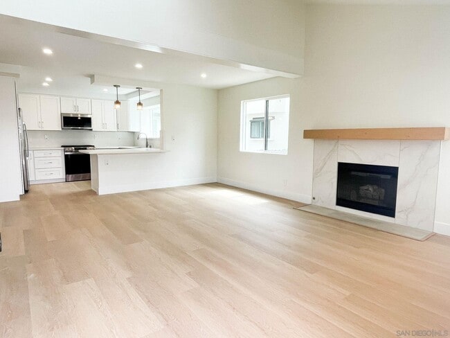 Building Photo - 1093 N Vulcan Ave