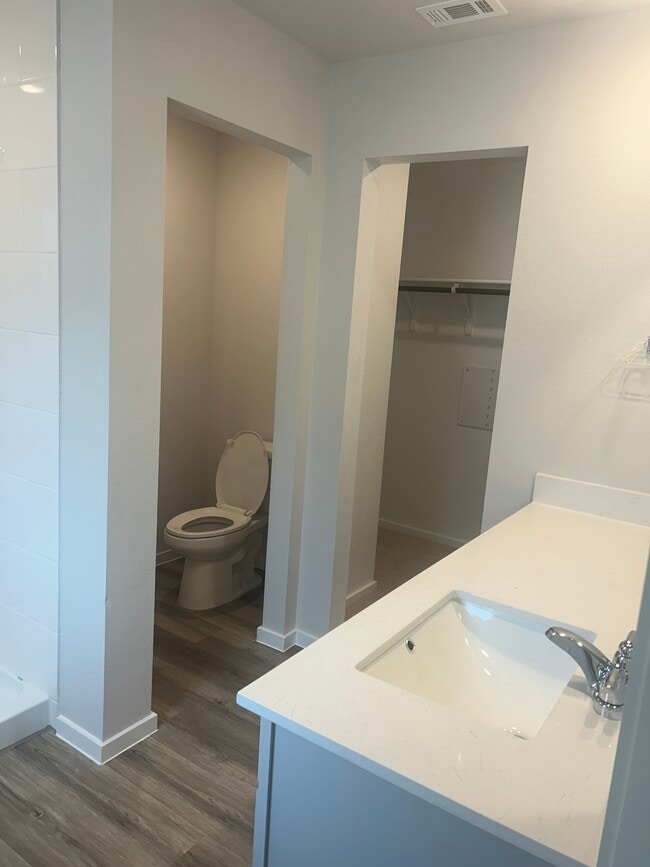 Building Photo - 329 Pickel Dr