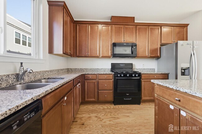 Building Photo - 38 Bond St