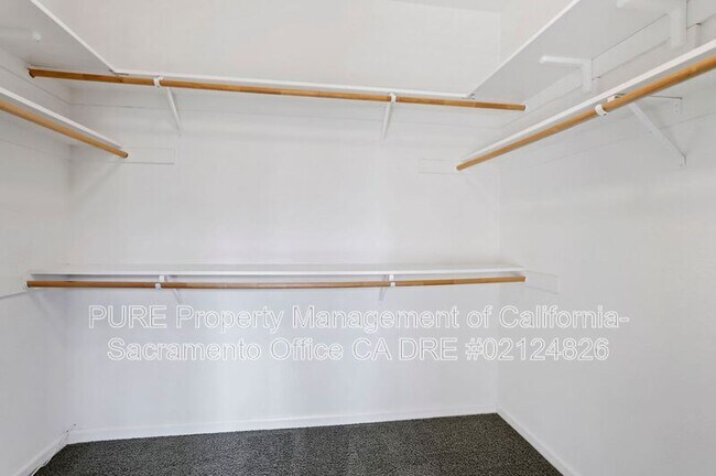 Building Photo - 1518 Sandmark Dr